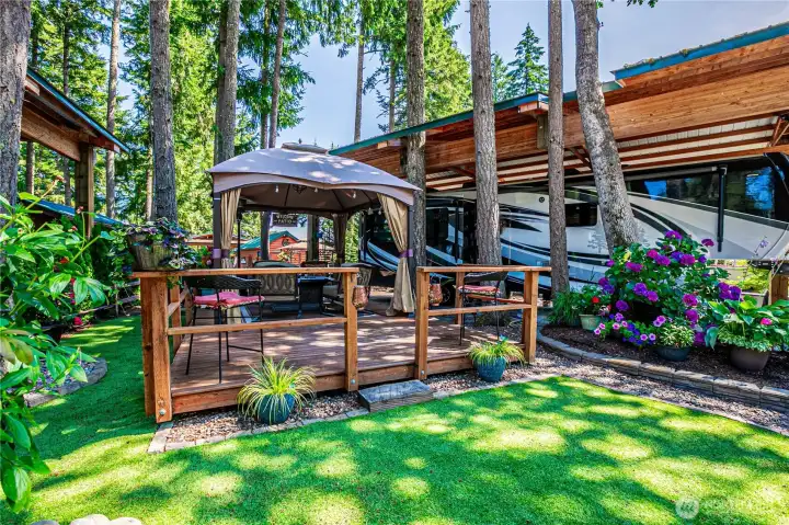 GAZEBO PLACE ON WOOD DECK, GREAT FOR RELAXING OR ENTERTAINING