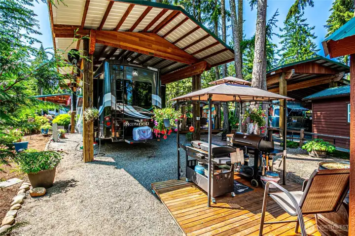 BACK OF THE PROPERTY, BEAUTIFUL LANDSCAPING