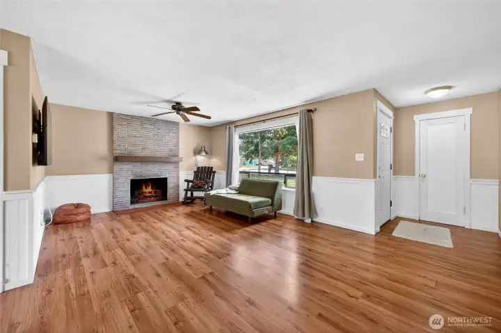 Beautiful pleasant updated family room off entry way with hard surfaces earth tone colors and ceiling fan to stay cool.