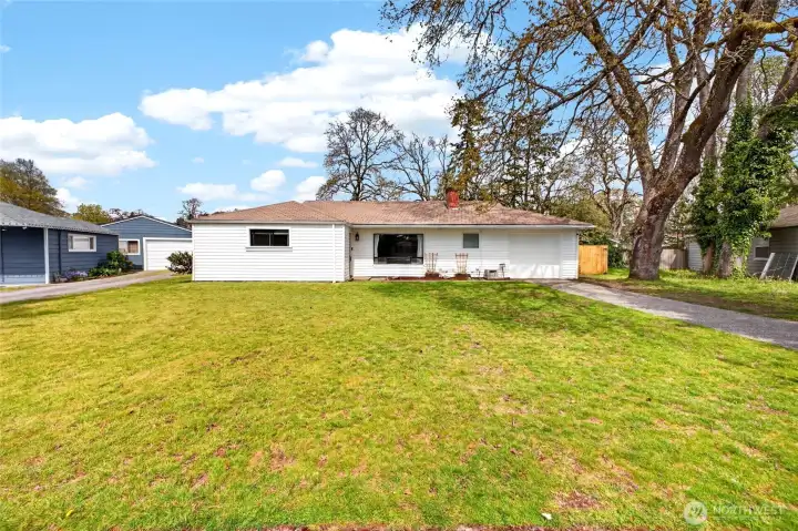 Ready for your dreams to start at this cute rambler in Lakewood
