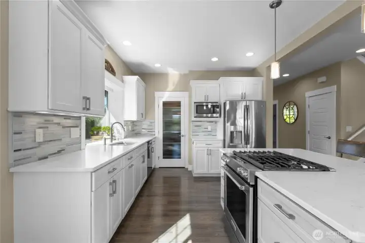 Cabinets are True Plywood Boxes with Dovetail Drawers and Soft Close Cabinets