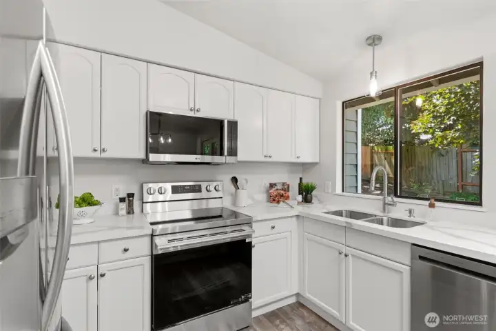 Brand new kitchen appliances included.