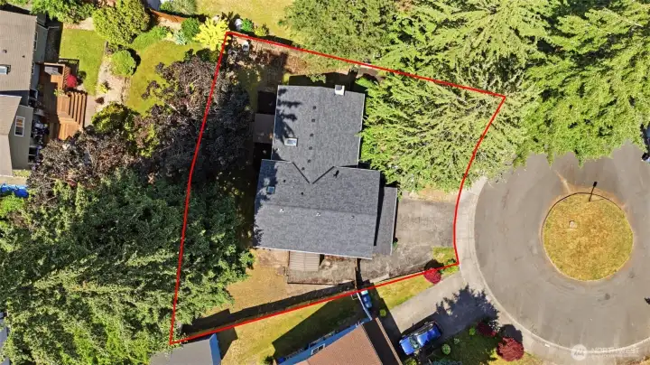 Bird's eye view of the property. Boundary lines are approximately buyer encouraged to do their own due diligence.
