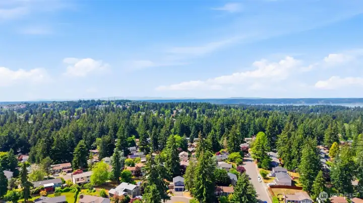 Close to shopping, dining, schools, and commuter routes, this home offers both comfort and convenience in an ideal location.