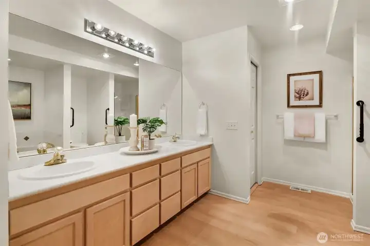 Ensuite bathroom.