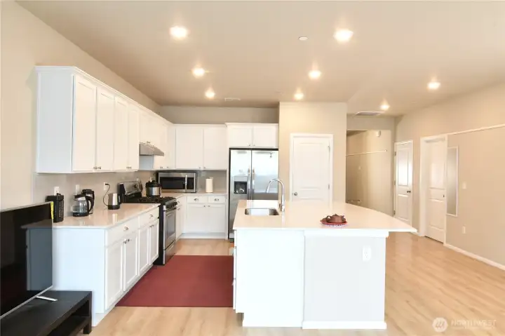 full kitchen view