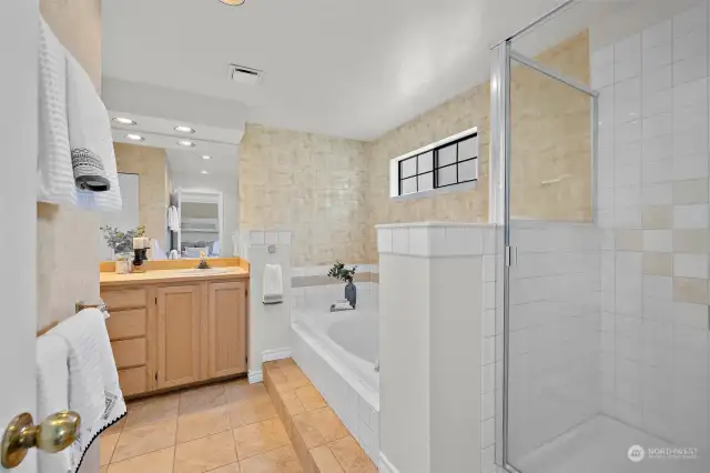 Luxury at its best here, this deluxe 5-piece bath has custom tile throughout.
