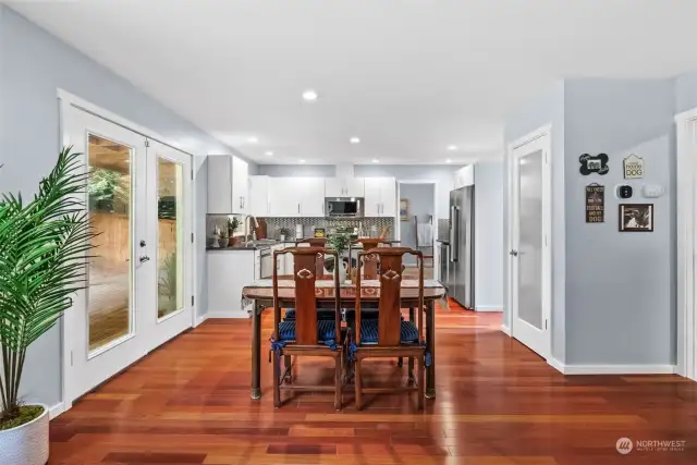 Kitchen eating area.