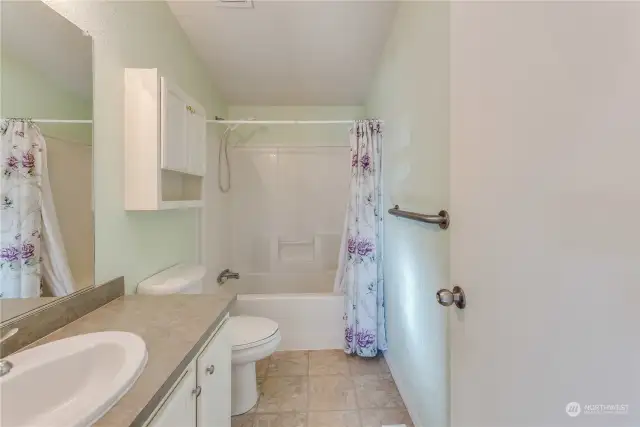 Primary Bathroom (2)