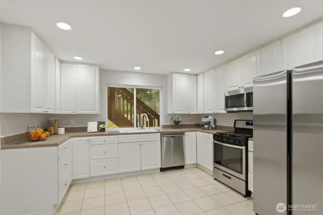 Virtually-Staged lots of natural light and nice cook space!