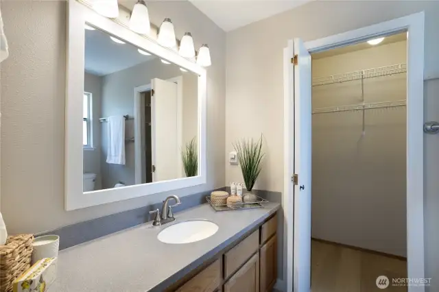 Primary bath with walk-in closet