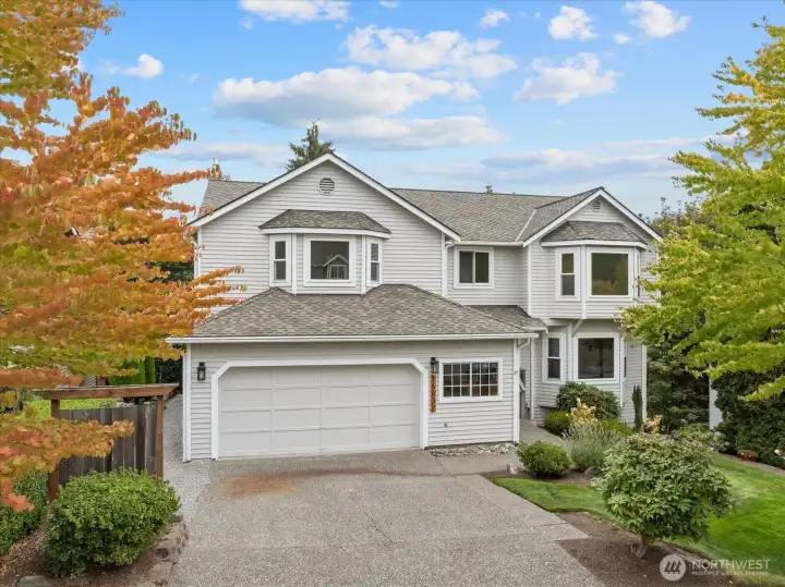 Stunning Kensington Court home with 4 bedrooms + den, 3 baths, and a fully finished daylight basement offering 3,490 sq ft of renovated living space.