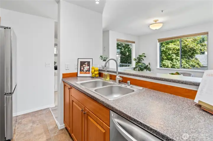 So much beautiful natural light envelopes the kitchen and dining space. Hosting a dinner party? Clear sight lines from the kitchen to the dining room allow for easy entertaining and meal serving from cooktop to dinner table.