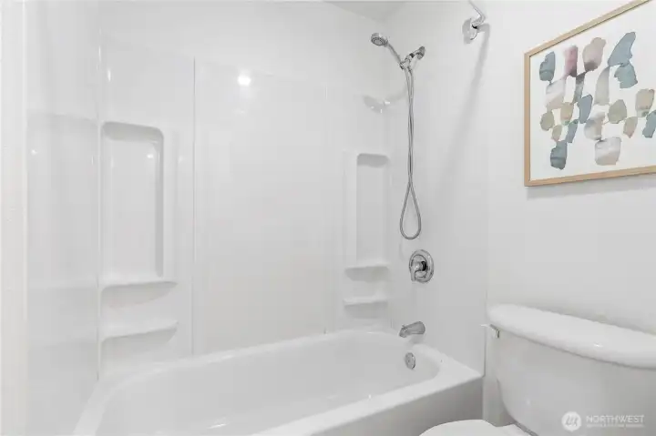 The en-suite full primary bathroom.