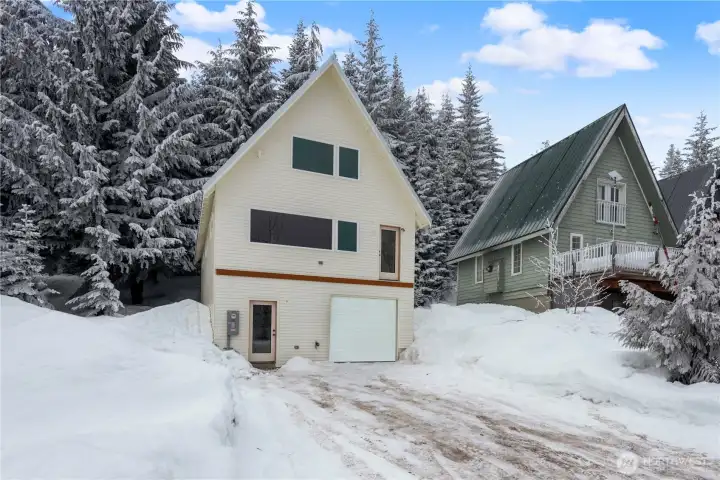 There's still time to select decking and railing finishes! Community includes winter snow plowing including roads AND driveways!