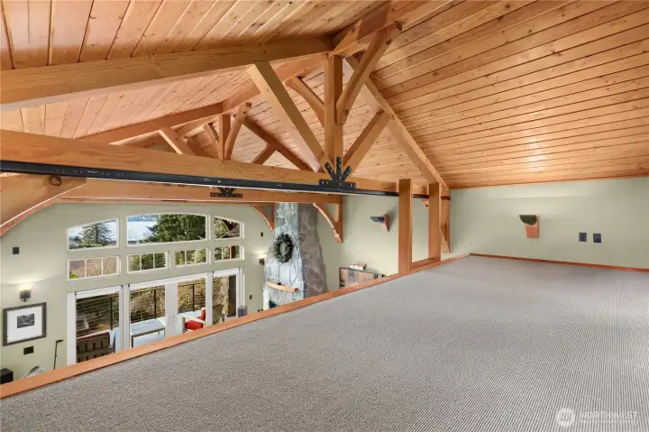 Spacious loft with sunset water views!