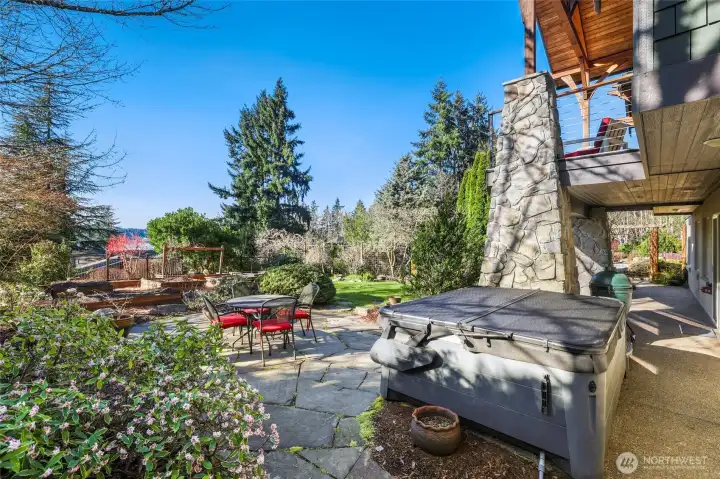 Large hot tub conveys