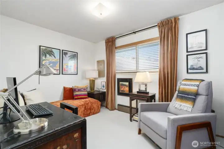 Apartment 2:      Bedroom 2