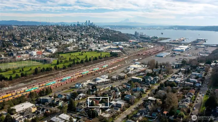 Easy Commute to Downtown Seattle