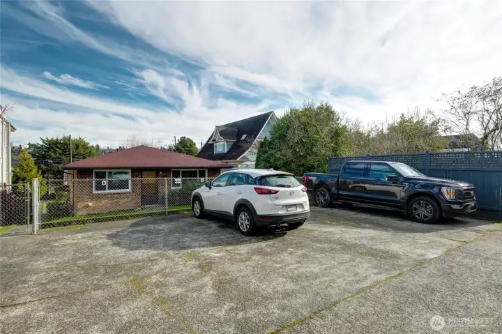 Parking for 4 Cars off  Well Maintained Alley