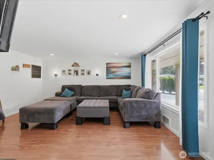 Large windows for optimal lighting.