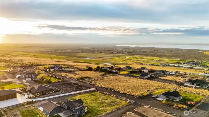 Clear, unobstructed views across Potholes Reservoir