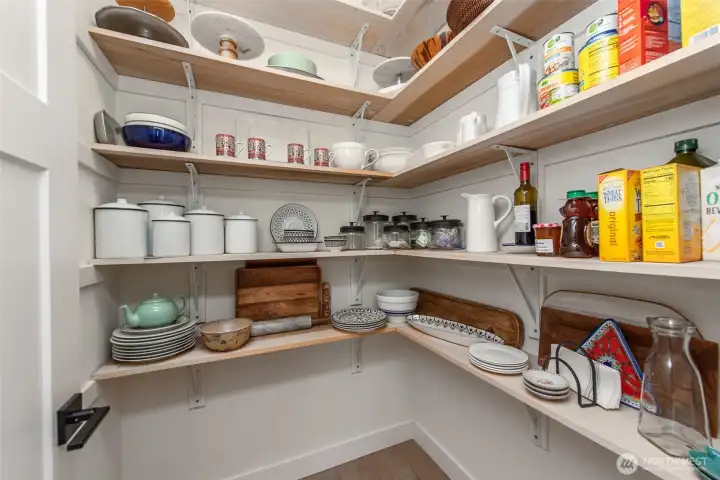 Walk-in Pantry