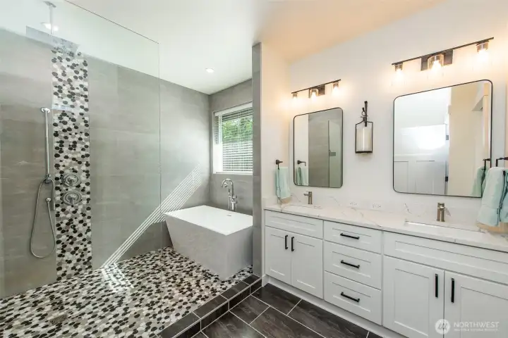 Primary En-suite Bath - Separate Water Closet, Soaking Tub, Rain Shower