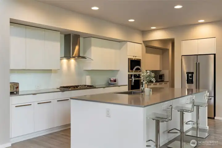 Upgraded glass backsplash