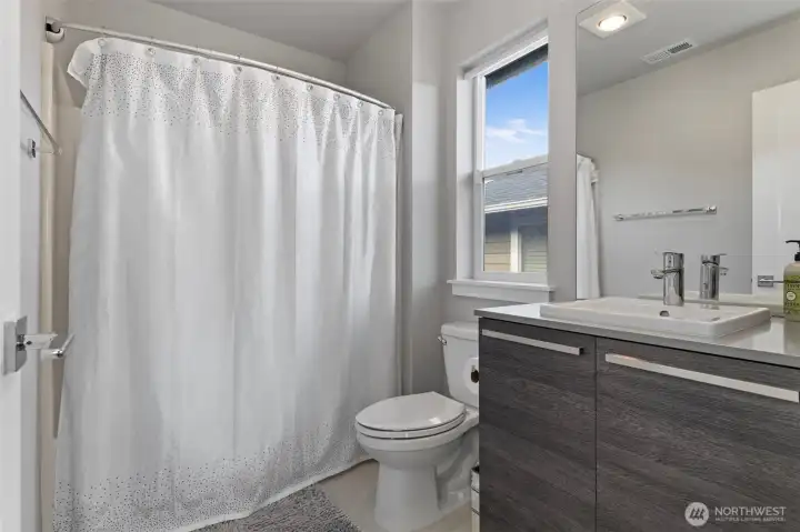 Junior suite bathroom