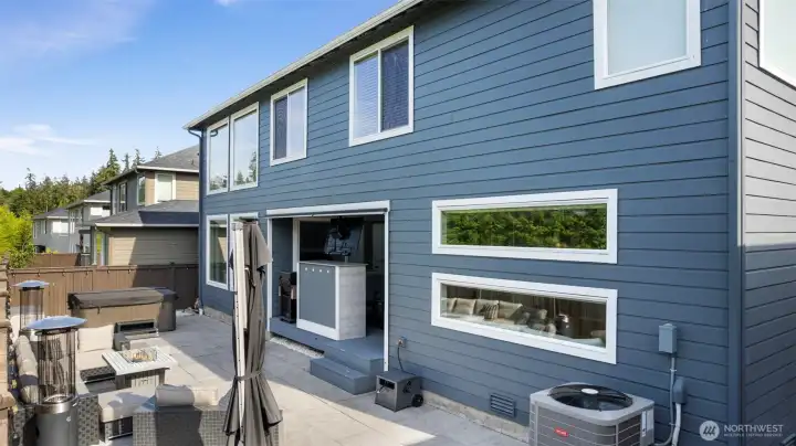 Private backyard backed up to HOA owned Greenbelt