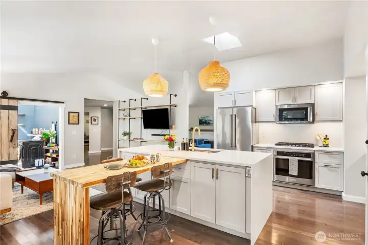 Stunning Updated Kitchen with SS appliances,Eating Space, hickory wood floors! Stunning Updated Kitchen with SS appliances,Eating Space, hickory wood floors!