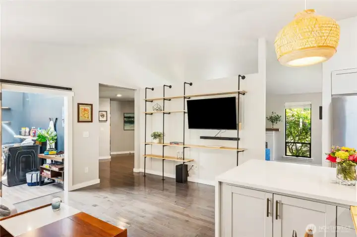 Gorgeous open floor plan with updated Kitchen w/ eating area Gorgeous open floor plan with updated Kitchen w/ eating area