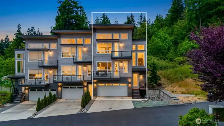 Welcome home to your end unit townhome! Welcome home to your end unit townhome!