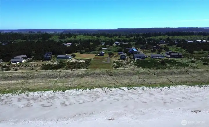 Wide oceanfront with advanced westerly positiion