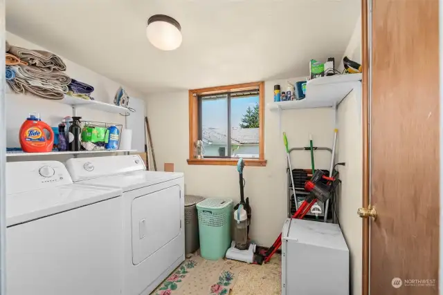 Plenty of space for those loads of laundry you've been putting off...GET TO WORK!