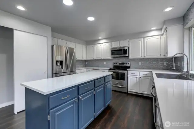 Center Island Quartz Countertops