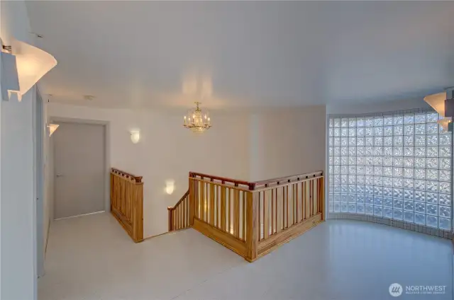 2nd floor landing with access to the bedrooms and 2nd floor sun deck