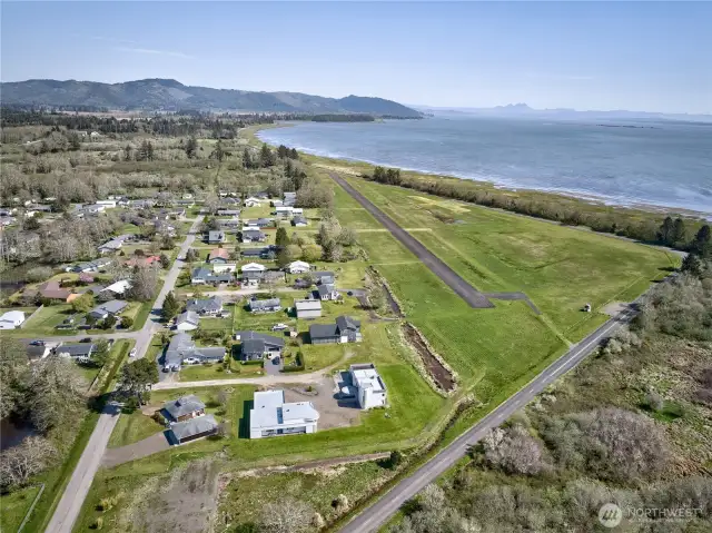 Deeded access to Ilwaco Airport