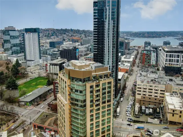 1Hotel, Whole Food, fine dining, shopping, & Amazon HQ are all close by.