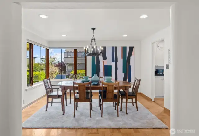 Dining Room w/ views of the stars