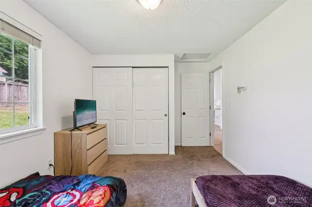 Second bedroom.