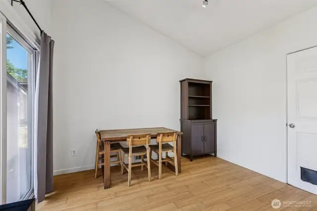 Dining room.