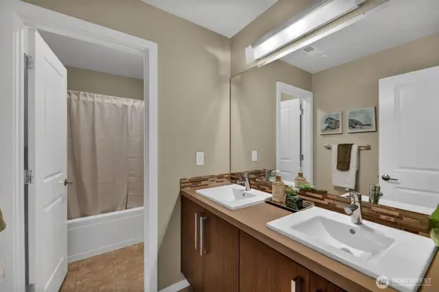 Full hall bath