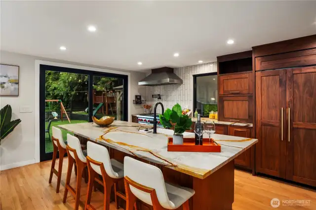 Expansive Island w/Seating for 6