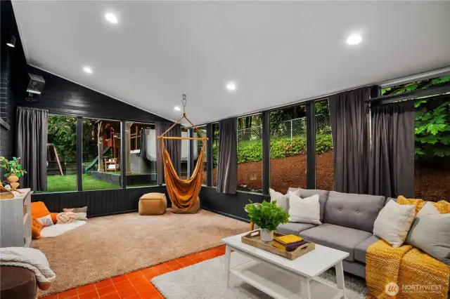 Bonus playroom/Sunroom Off Kitchen & Dining Room