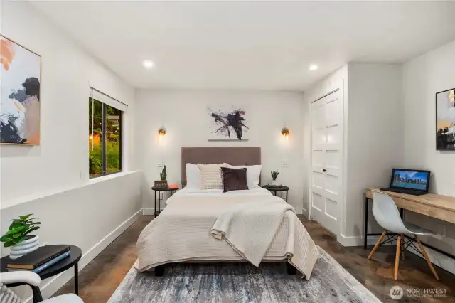 Bright and Spacious with Desk or Dresser Space