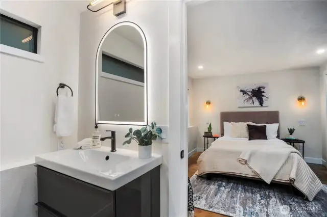 En-Suite Bathroom, 4th Bedroom