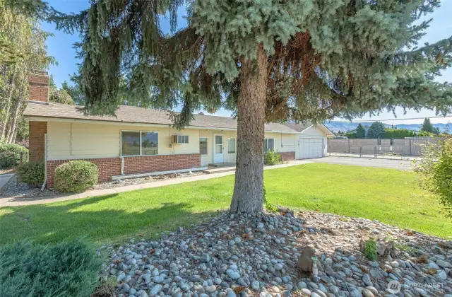 This home has curb appeal!