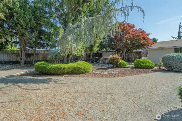 This beauty-filled backyard would be a great place to entertain!